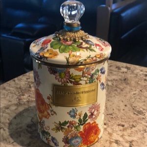 Flower market McKinsey child canister